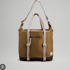 Lululemon patch logo tote bag